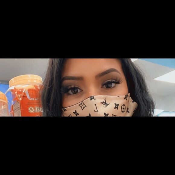 Eyelashes and applicator - Picture 2 of 2